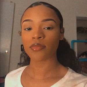 Meet your Posher, Monique